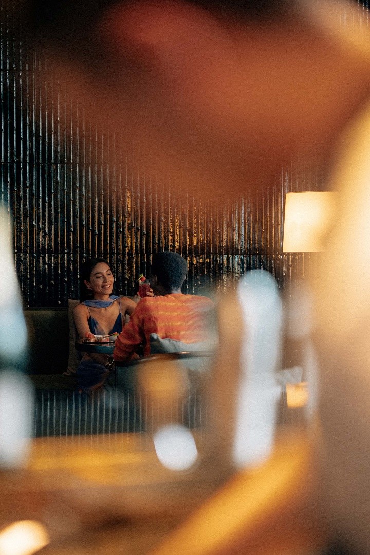 Café Gray Deluxe Bar 1