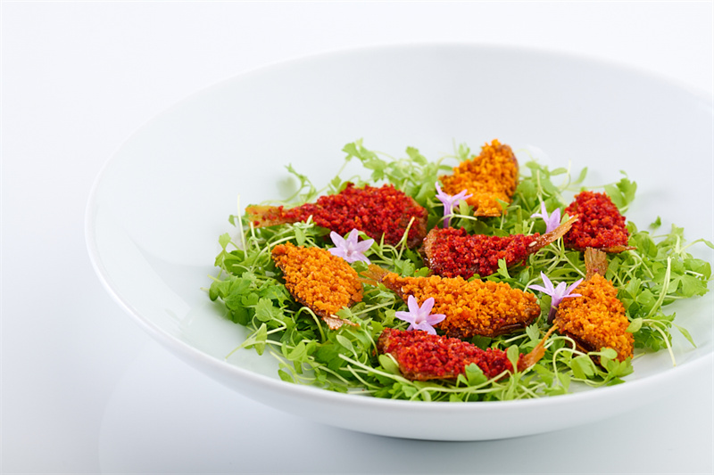 江南麻香脆椒马面鱼Crispy filefish, peanut, chili, celery sprout, soy