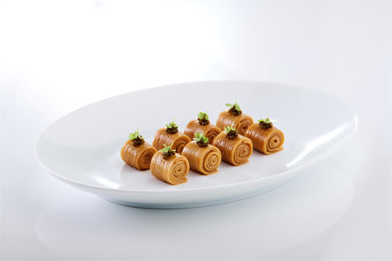 风味酱焖秋茭白 Marinated water bamboo, caviar, celery sprout (3)