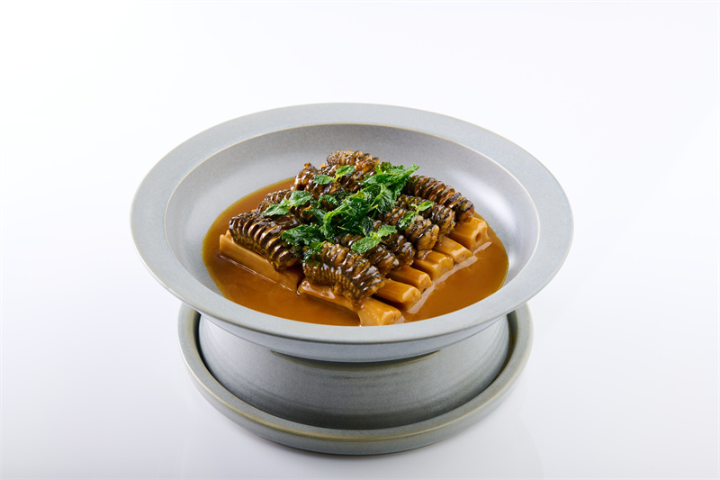 鲜薄荷粉藕焖鳝筒Braised eel, lotus root, pepper mint, soy sauce